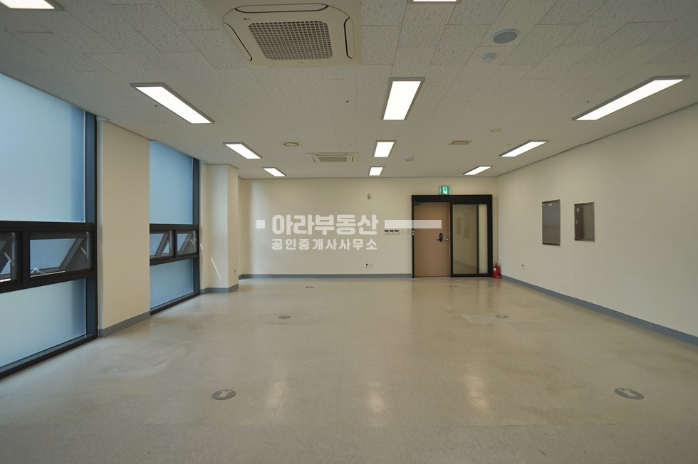 서울 성동구 성수동1가 13-189 (Metamorpho(지식산업센터)) 뚝섬역 도보5분거리 대로변 디자인 건물외관 지식산업센터 월세 매물번호 10319 사진 5