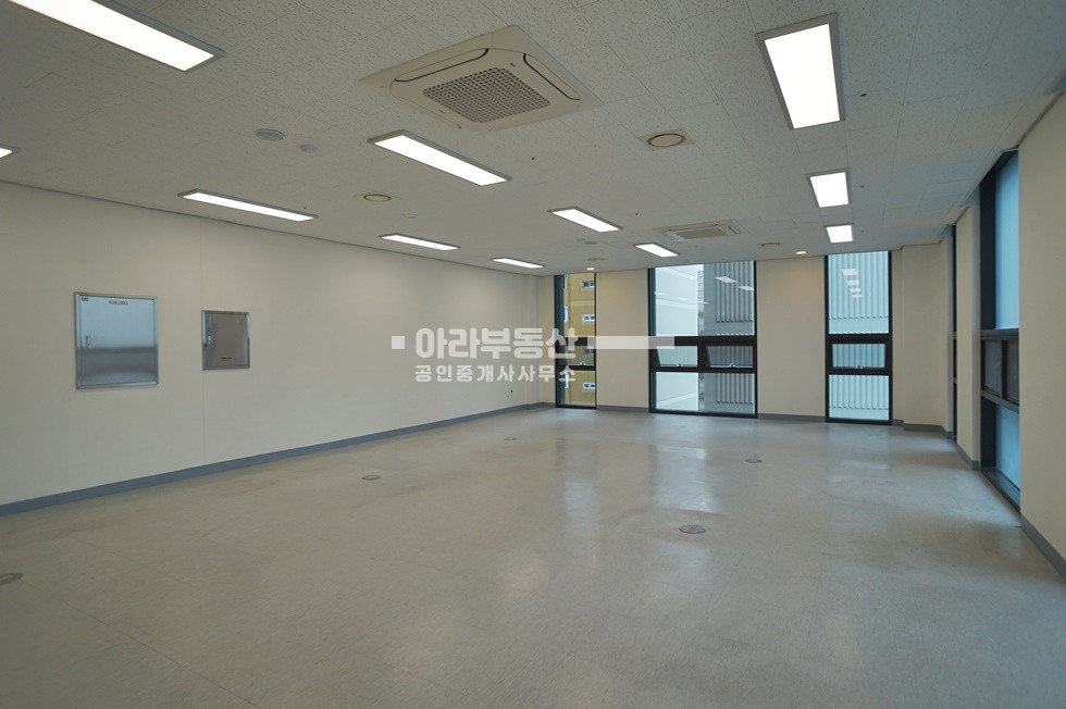 서울 성동구 성수동1가 13-189 (Metamorpho(지식산업센터)) 뚝섬역 도보5분거리 대로변 디자인 건물외관 지식산업센터 월세 매물번호 10319 사진 6