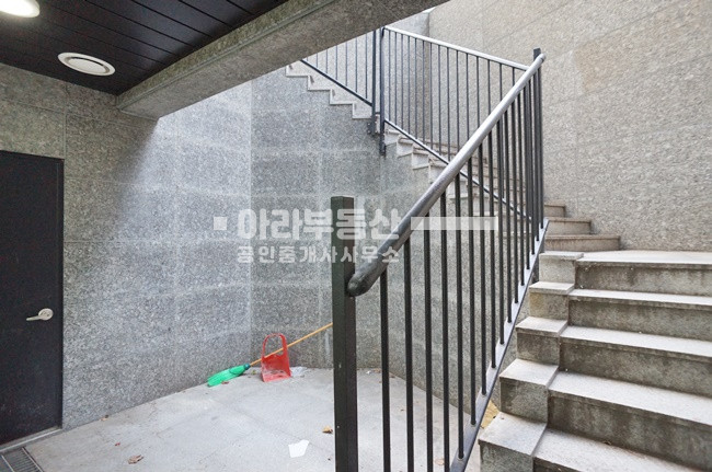 서울 성동구 성수동2가 층고 3.5m,관리 잘된 건물내외관 월세 매물번호 10215 사진 8