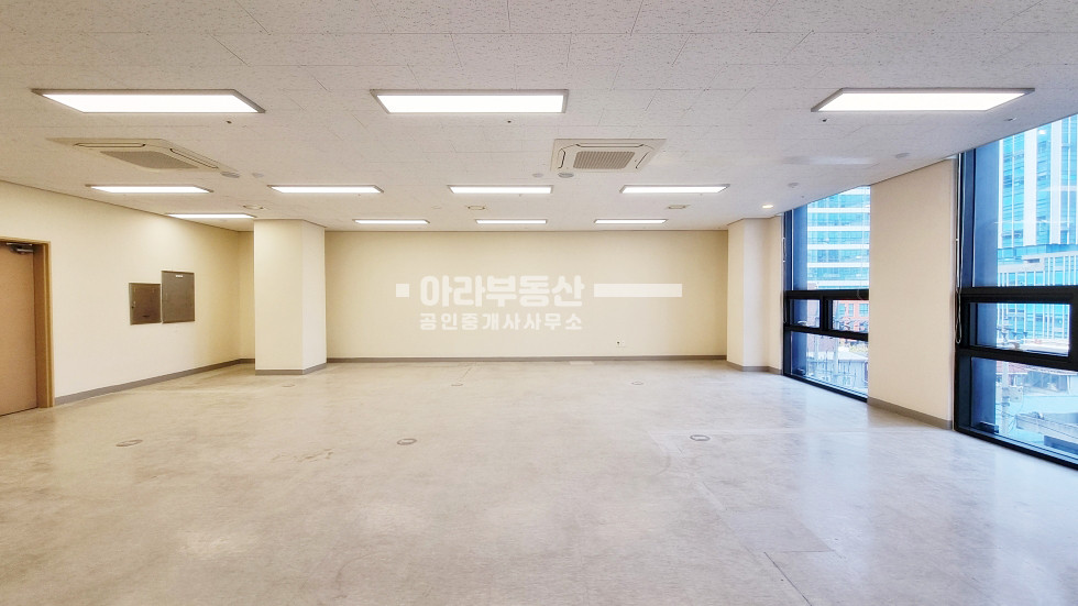 서울 성동구 성수동1가 13-189 (Metamorpho(지식산업센터)) 외관좋은 지식산업센터 코너호실 월세 매물번호 10401 사진 3