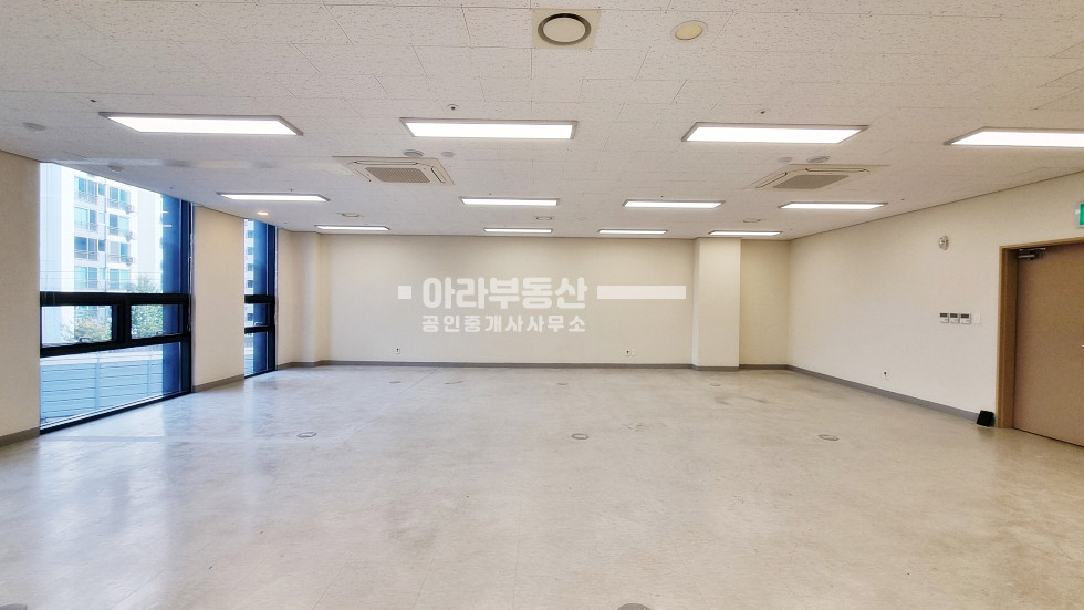서울 성동구 성수동1가 13-189 (Metamorpho(지식산업센터)) 외관좋은 지식산업센터 코너호실 월세 매물번호 10401 사진 7