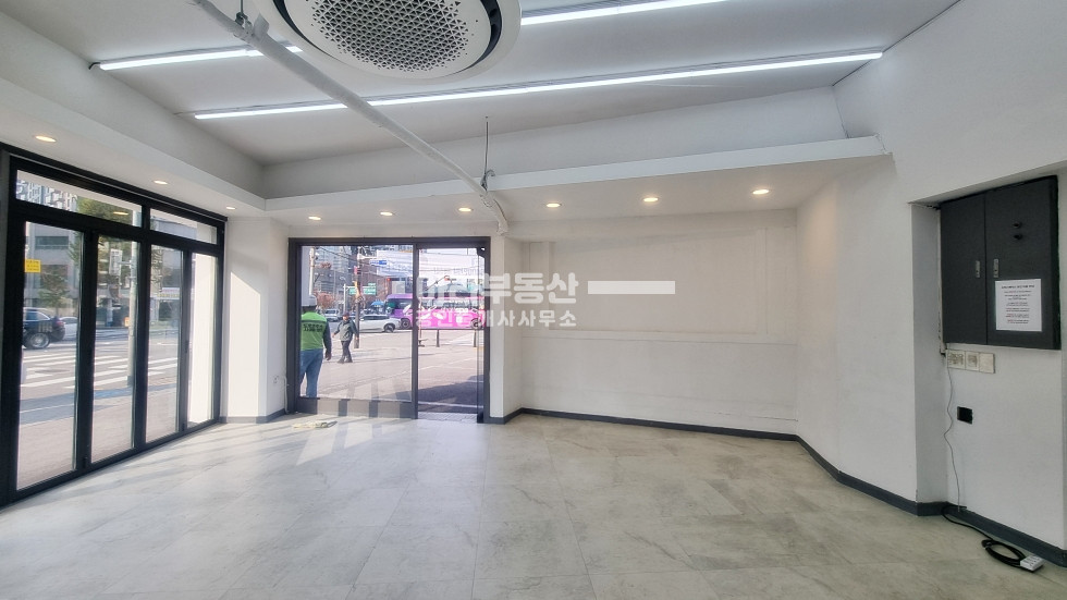 서울 성동구 성수동1가 서울숲길 사거리 대로변 코너 팝업 월세 매물번호 10410 사진 5