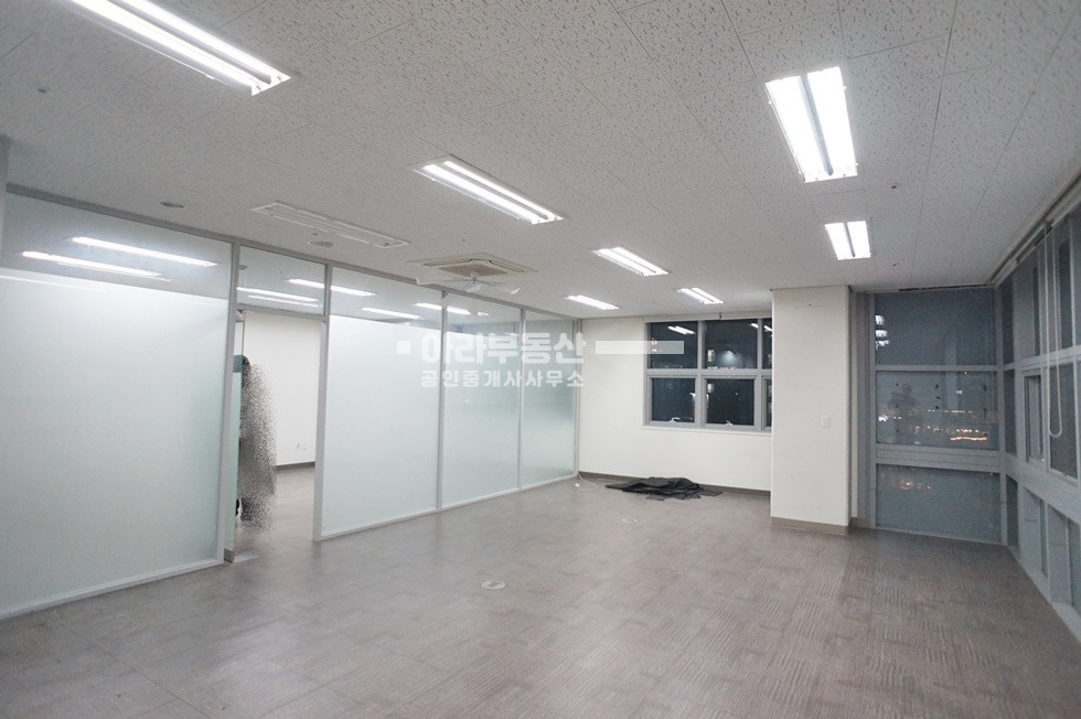 서울 성동구 성수동2가 323 (서울숲 드림타워) 성수동 카페거리 지식산업센터 월세 매물번호 10487 사진 1