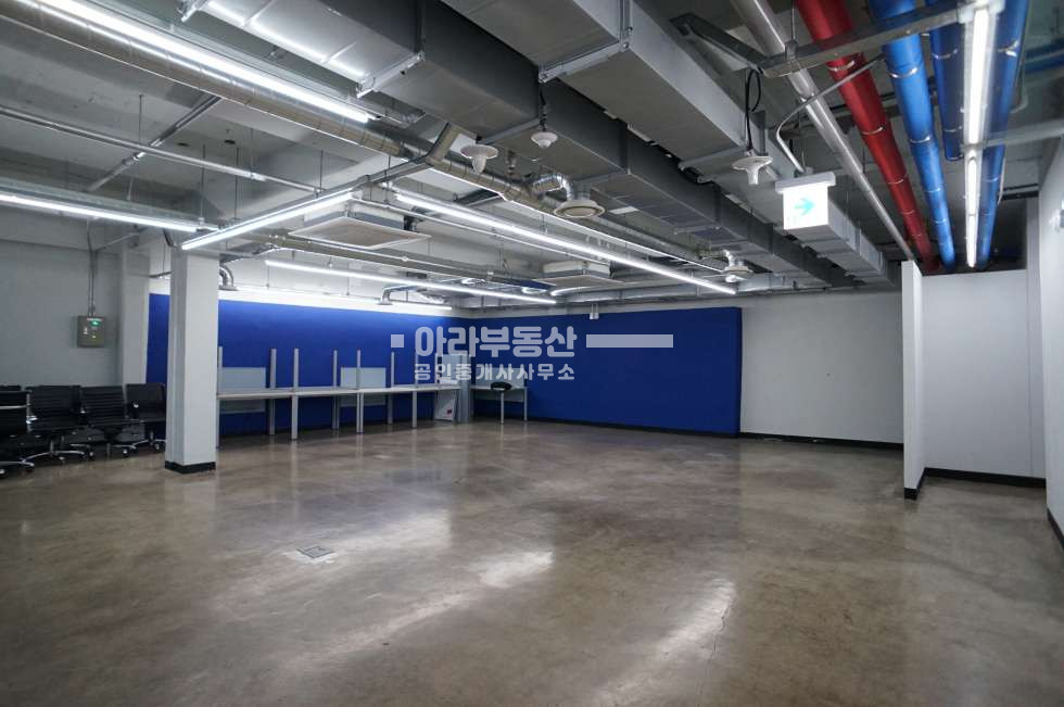 서울 성동구 성수동1가 13-3 대로변 디자인 건물내외관 지하임대,썬큰 월세 매물번호 10731 사진 4