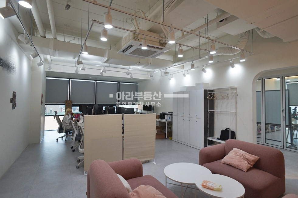 서울 성동구 성수동1가 13-17 화이트 노출형 인테리어 디자인 공간 월세 매물번호 10788 사진 4