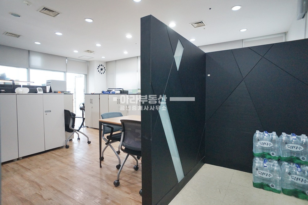 서울 성동구 성수동1가 14-18 (서울숲 코오롱디지털타워 Ⅲ) 뚝섬역 도보1분거리 룸2개 코너호실 월세 매물번호 10766 사진 2