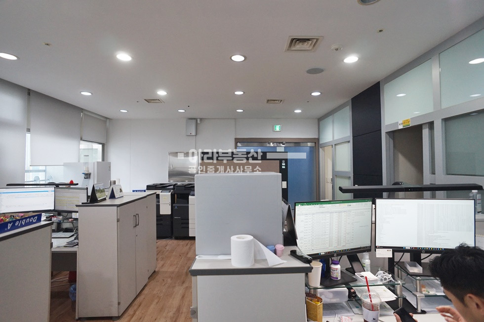 서울 성동구 성수동1가 14-18 (서울숲 코오롱디지털타워 Ⅲ) 뚝섬역 도보1분거리 룸2개 코너호실 월세 매물번호 10766 사진 4