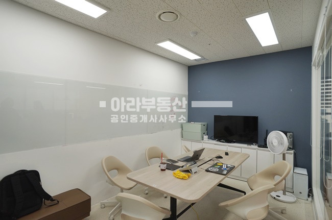 서울 성동구 성수동2가 성수SKV1CENTERI동 성수동 랜드마크 SKV1센터 룸2개 인테리어 사무실 월세 매물번호 10702 사진 9
