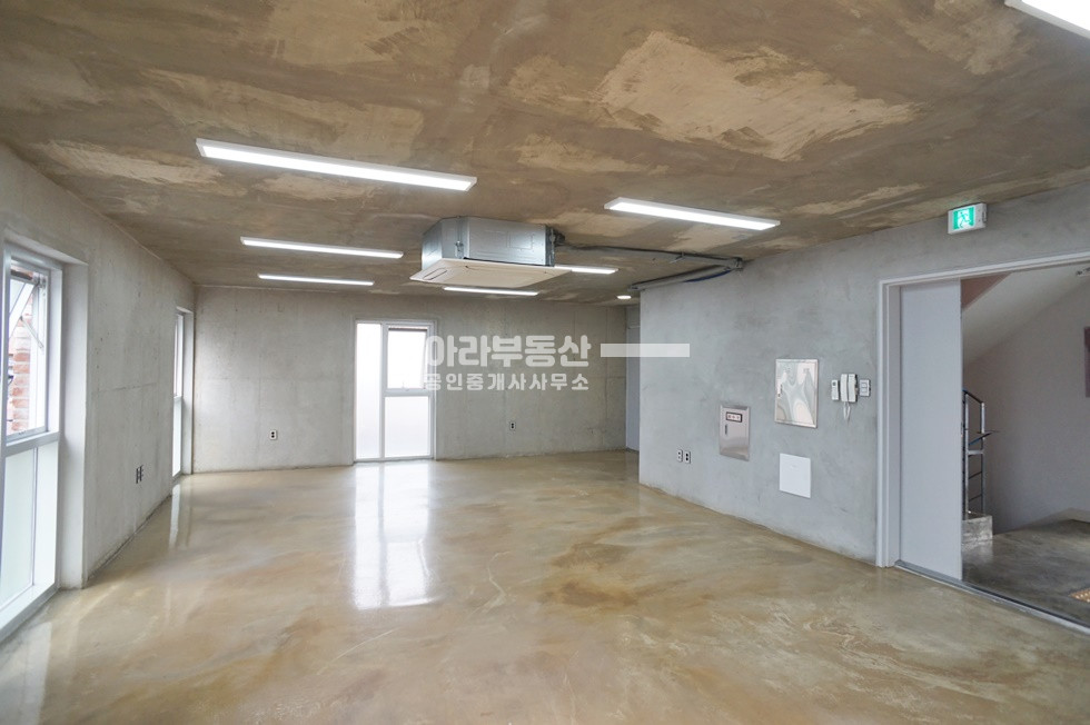 서울 성동구 성수동1가 656-115 서울숲역 도보5분,노출형 인테리어 디자인건물내외관 월세 매물번호 10717 사진 3