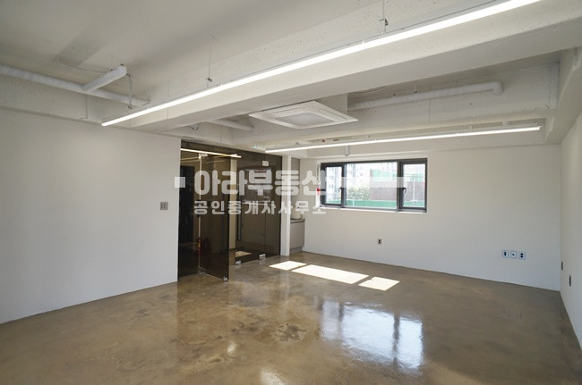 서울 성동구 성수동1가 디자인 건물내외관 노출형 인테리어 월세 매물번호 10817 사진 6