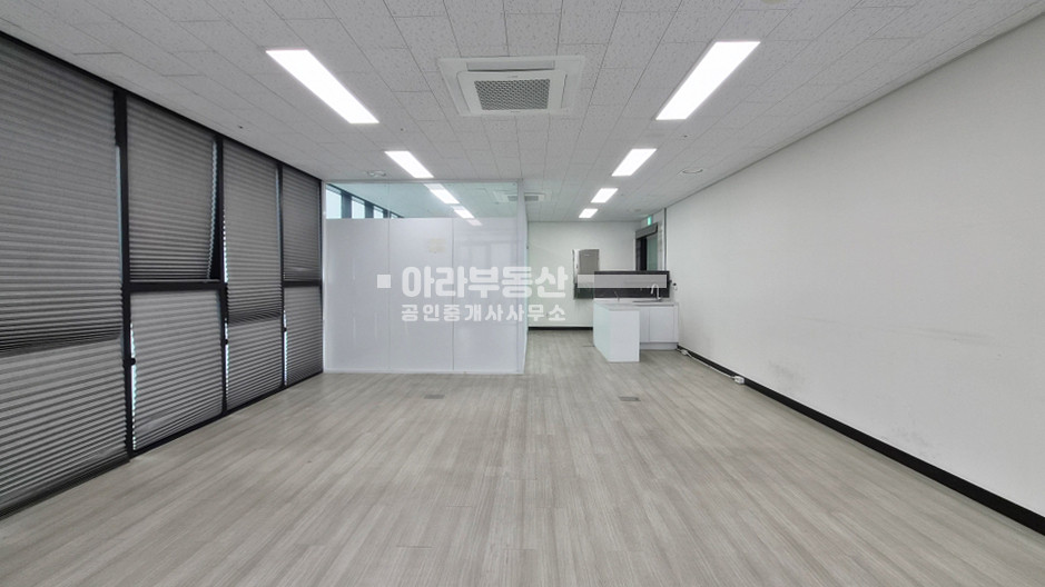 서울 성동구 성수동1가 13-17 룸1개 코너호실 지식산업센터 월세 매물번호 10278 사진 2