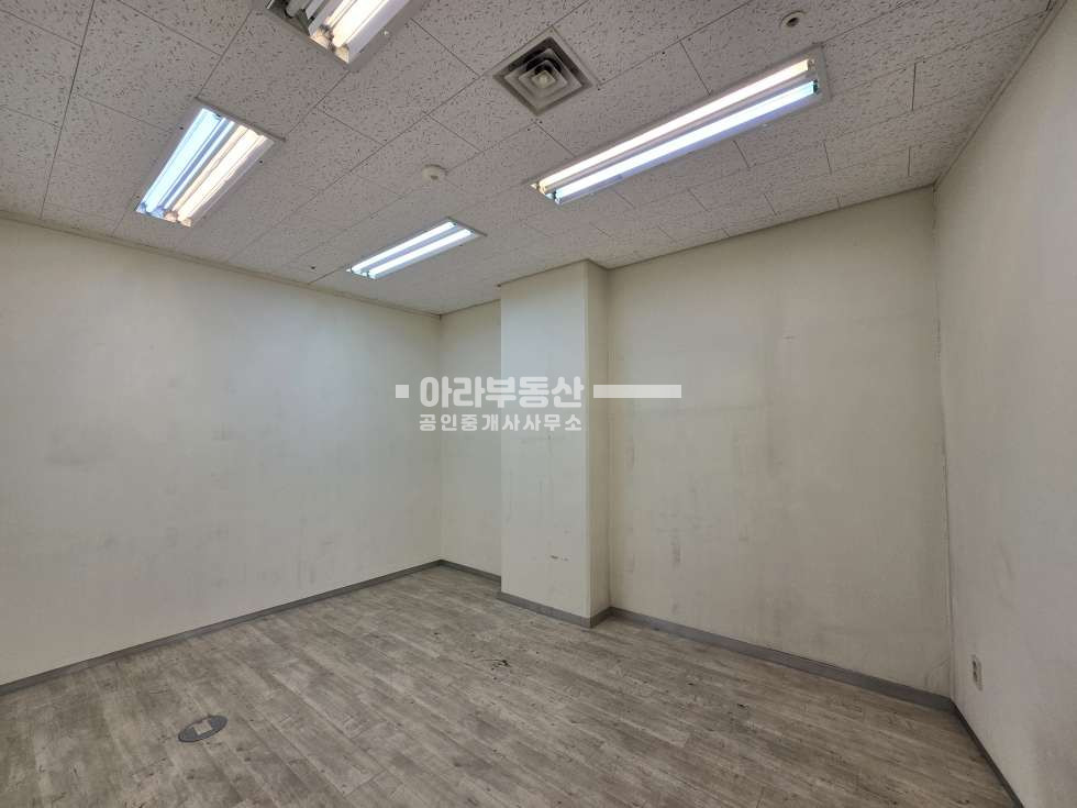 서울 성동구 성수동1가 14-18 (서울숲 코오롱디지털타워 Ⅲ) 뚝섬역 도보1분거리 룸4개 월세 매물번호 10859 사진 6