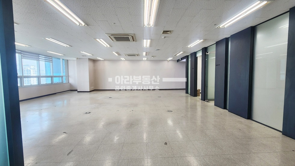 서울 성동구 성수동1가 656-1222 (서울숲 한라에코밸리) 서울숲역 뚝섬역 더블역세권 룸3개 인테리어 월세 매물번호 10698 사진 2