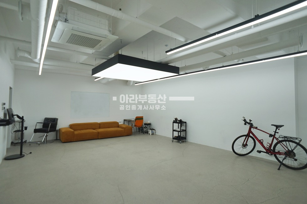 서울 성동구 성수동1가 스튜디오 스타일 노출형 인테리어 사무실 월세 매물번호 10668 사진 3