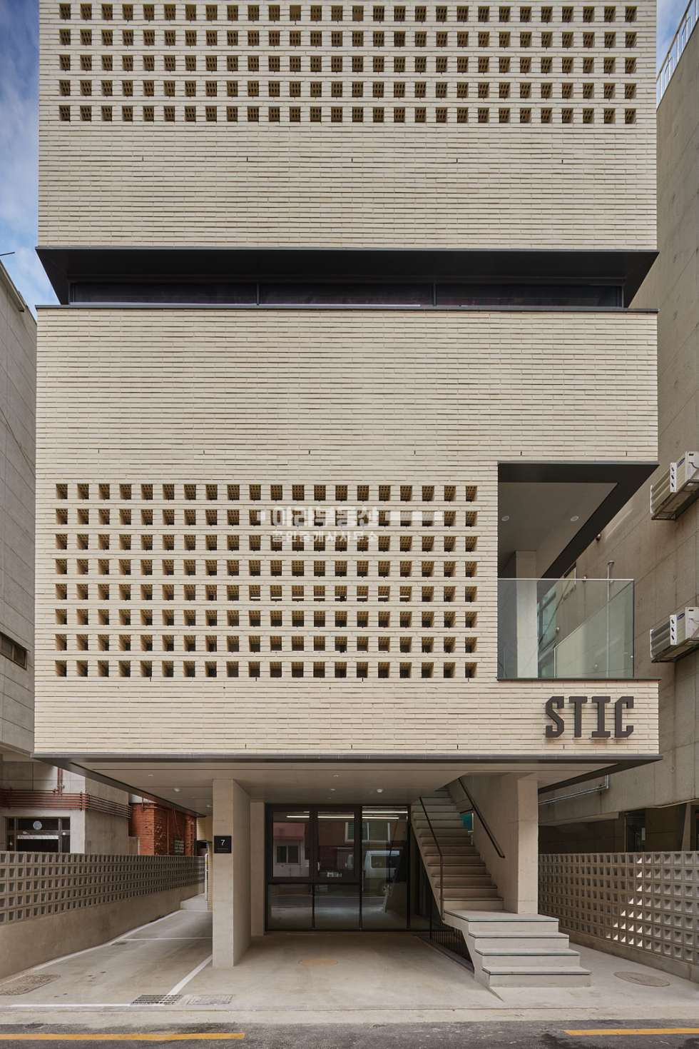 서울 성동구 성수동2가 321-55 (STIC55), 1층 연무장길 인근 루프탑 감각적인 공간 월세 매물번호 10878 사진 9