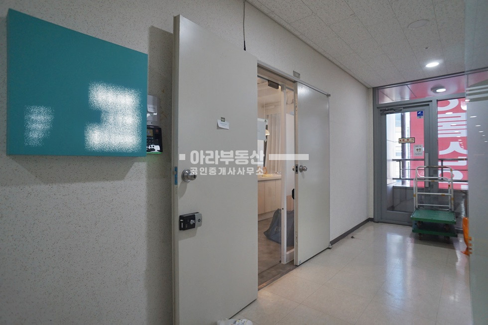 서울 성동구 성수동2가 서울숲한라시그마밸리Ⅱ동 화이트 노출형 인테리어 유리룸2개 월세 매물번호 10858 사진 9