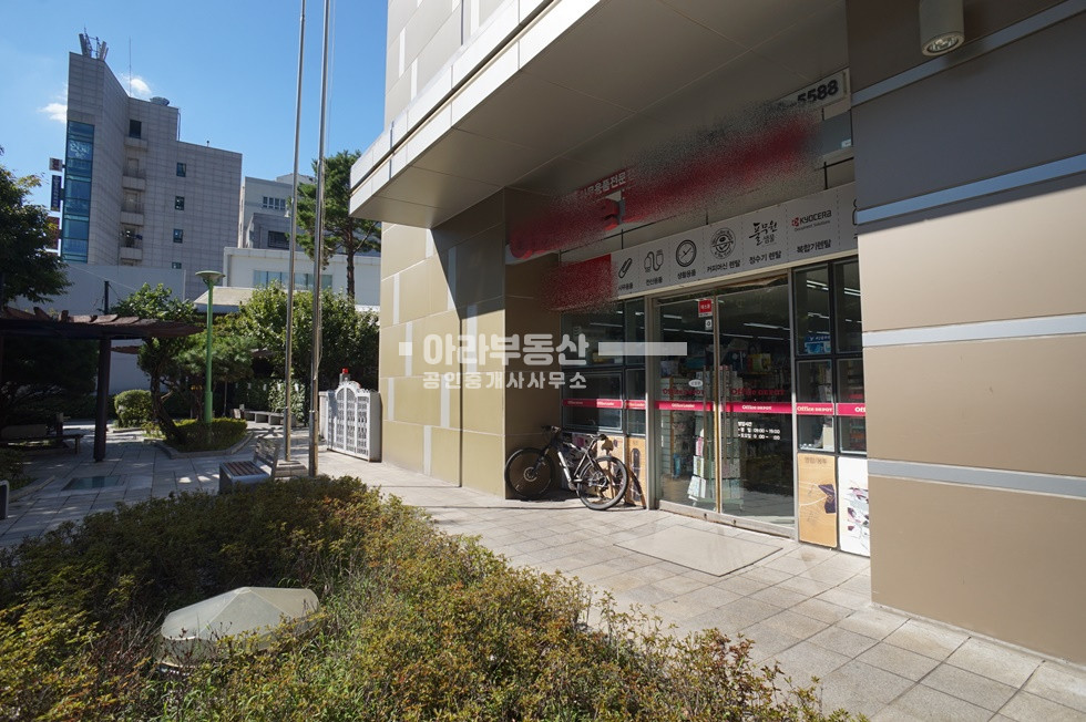 서울 성동구 성수동1가 14-18 (서울숲 코오롱디지털타워 Ⅲ) 뚝섬역 도보1분 가시성 좋은 대로변 상가 월세 매물번호 10885 사진 8