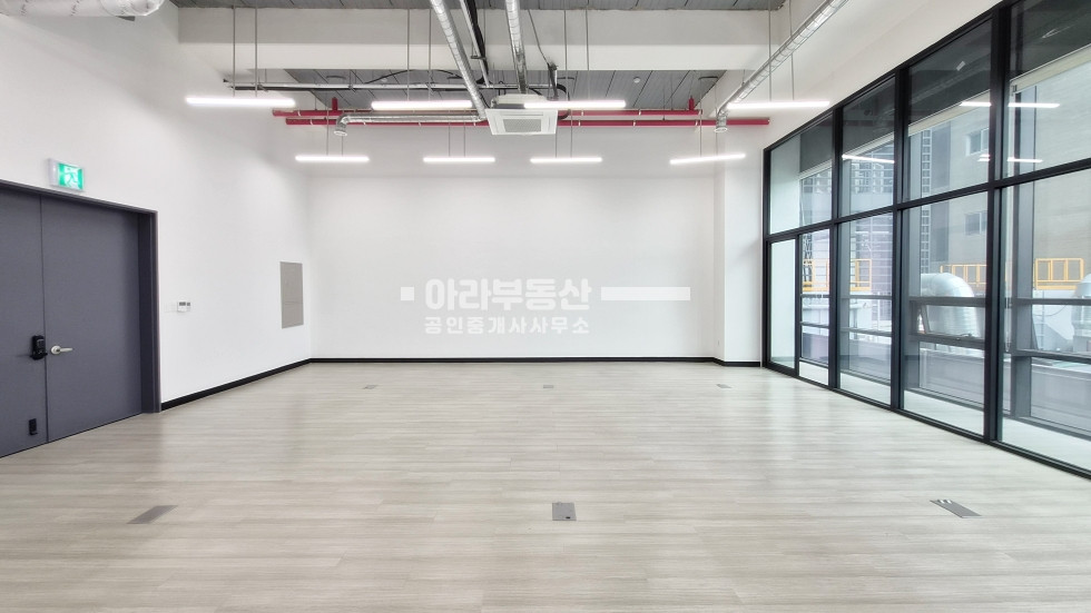 서울 성동구 성수동1가 층고 4.5m 오픈형 지식산업센터 월세 매물번호 10799 사진 3