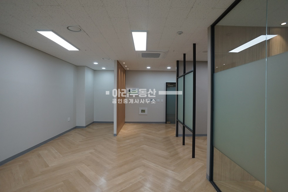 서울 성동구 성수동1가 룸2개 고급 우드스타일 인테리어 월세 매물번호 10893 사진 2