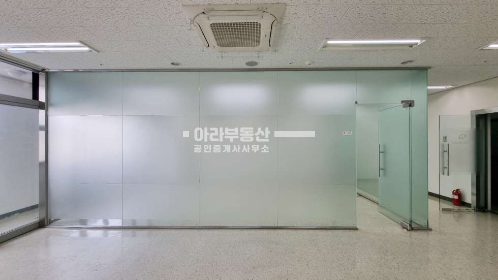 서울 성동구 성수동2가 323 (서울숲 드림타워) 카페거리내 지식산업센터 큰유리룸1 인테리어 월세 매물번호 10872 사진 3