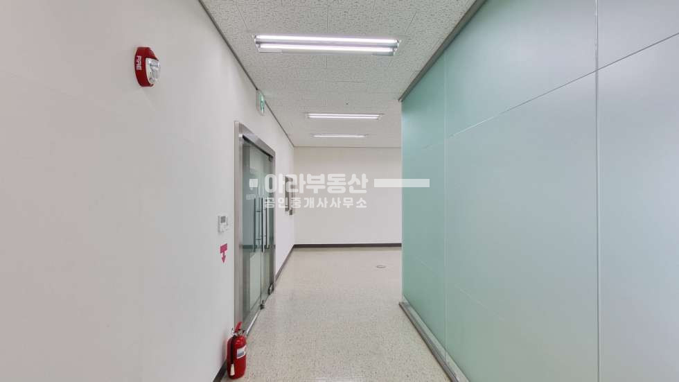 서울 성동구 성수동2가 323 (서울숲 드림타워) 카페거리내 지식산업센터 큰유리룸1 인테리어 월세 매물번호 10872 사진 5