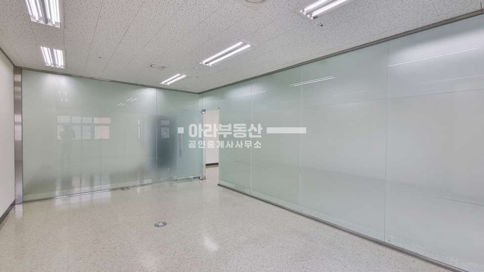 서울 성동구 성수동2가 323 (서울숲 드림타워) 카페거리내 지식산업센터 큰유리룸1 인테리어 월세 매물번호 10872 사진 8