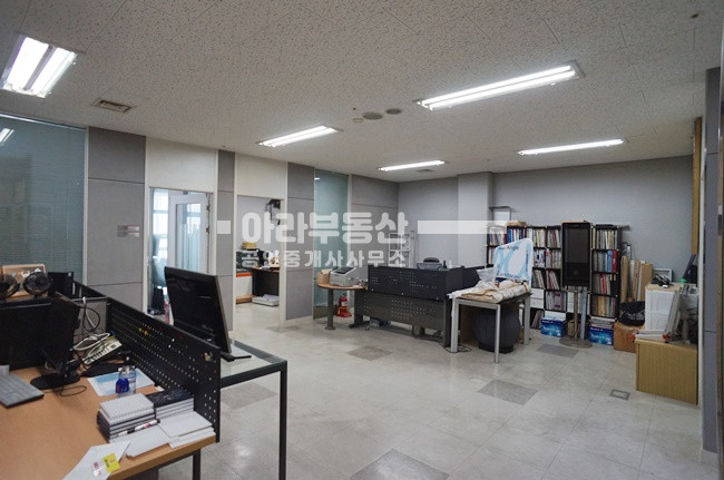 서울 성동구 성수동2가 281-16 (일신건영휴먼테코) 룸2개,탕비실,실입주가능 저렴한 사무실 매매 매물번호 10120 사진 2