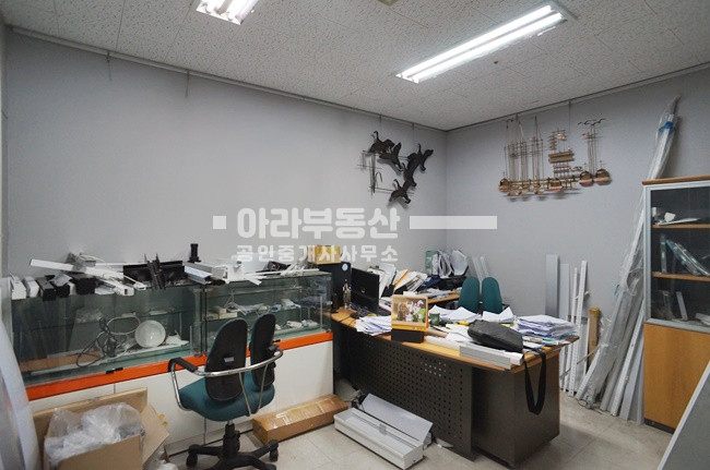 서울 성동구 성수동2가 281-16 (일신건영휴먼테코) 룸2개,탕비실,실입주가능 저렴한 사무실 매매 매물번호 10120 사진 9
