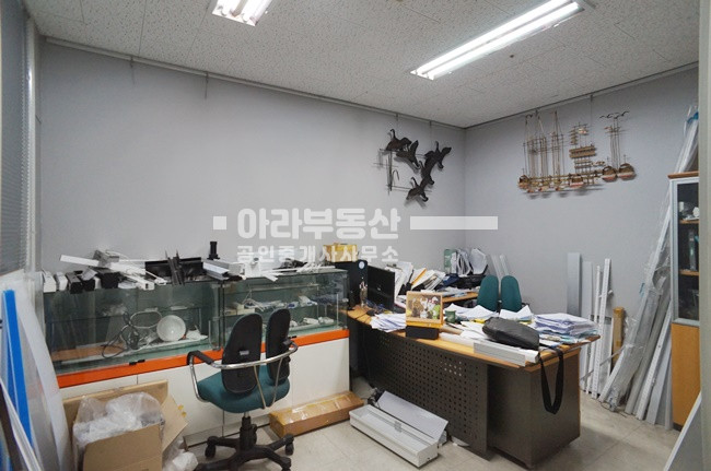 서울 성동구 성수동2가 281-16 (일신건영휴먼테코) 룸2개,탕비실,실입주가능 저렴한 사무실 매매 매물번호 10120 사진 11