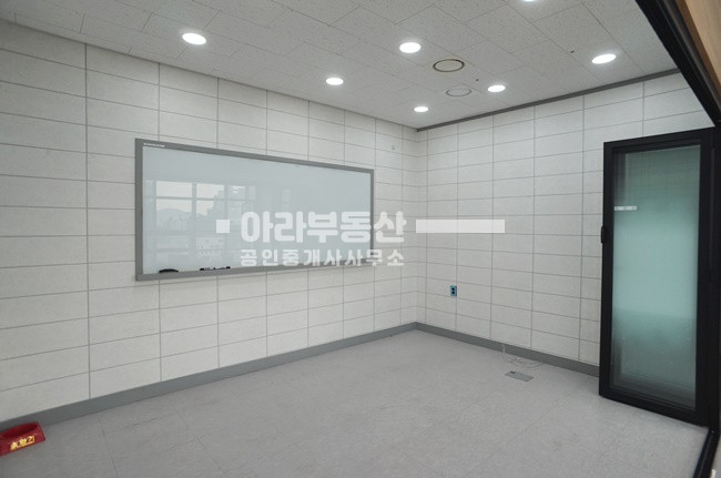 서울 성동구 성수동2가 322-1 (성수 AK 밸리) 성수AK 밸리 룸1개 채광좋은 코너호실 월세 매물번호 10148 사진 8
