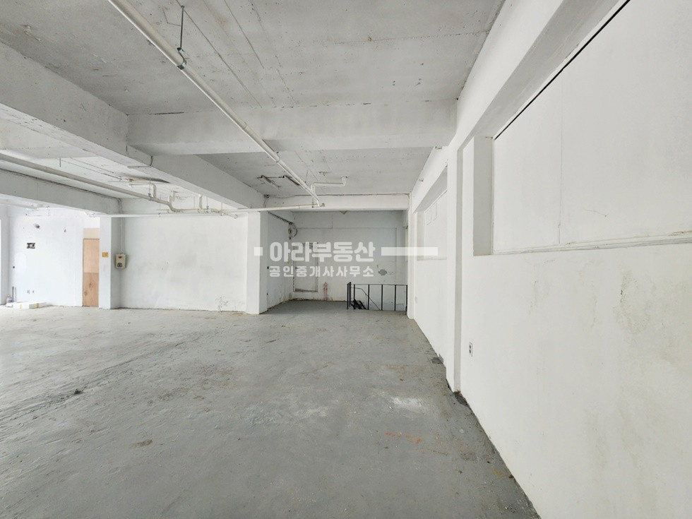 서울 성동구 성수동2가 279-39 (도서출판예지각) 성수사거리 대로변 1층 무권리 상가 월세 매물번호 10122 사진 4