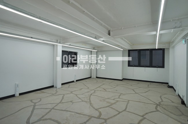 서울 성동구 성수동1가 13-383 (J빌딩) 전층사용 사무실 상가로 사용가능 월세 매물번호 10247 사진 2