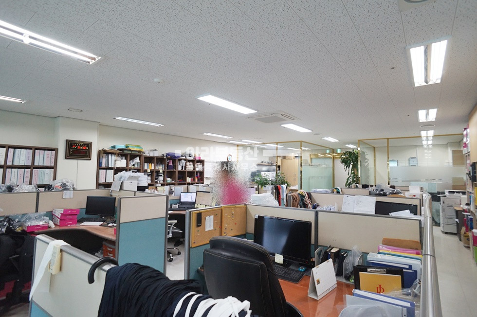 서울 성동구 성수동2가 성수역 도보5분거리 카페거리 룸4개 지식산업센터 실입주가능 매매 매물번호 10165 사진 3